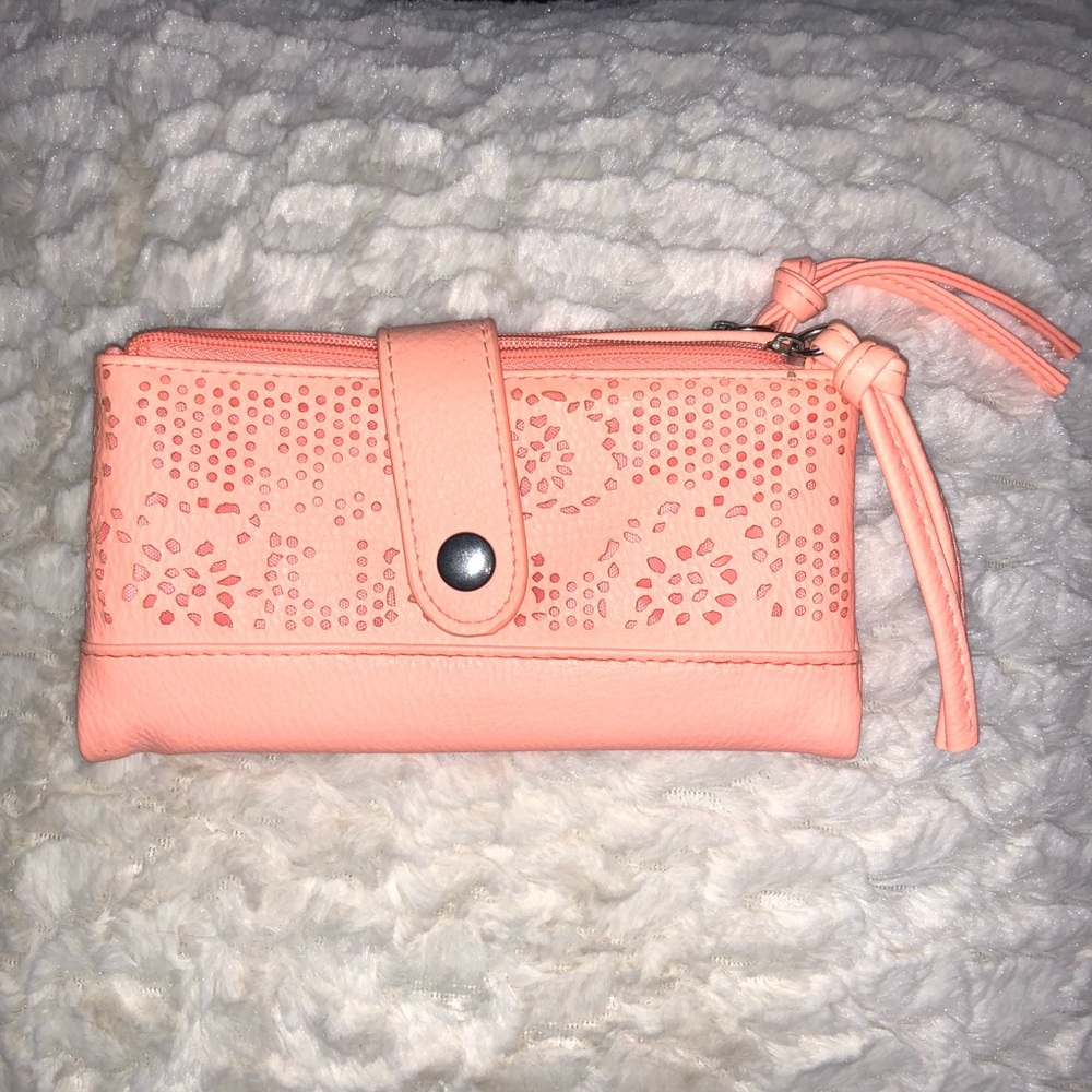 Cute Rue 21 peach wallet